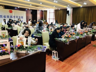 市司法局婦委會(huì)舉辦“追逐夢(mèng)想 綻放風(fēng)采”花藝講座 以花為媒，豐富文化生活，彰顯巾幗風(fēng)采
